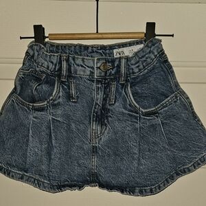 Pleated skirt